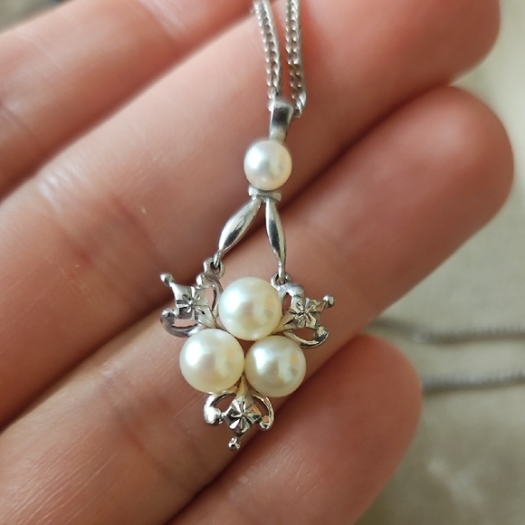 Mikimoto Silver Necklace with White Pearls - Picture 9 of 12